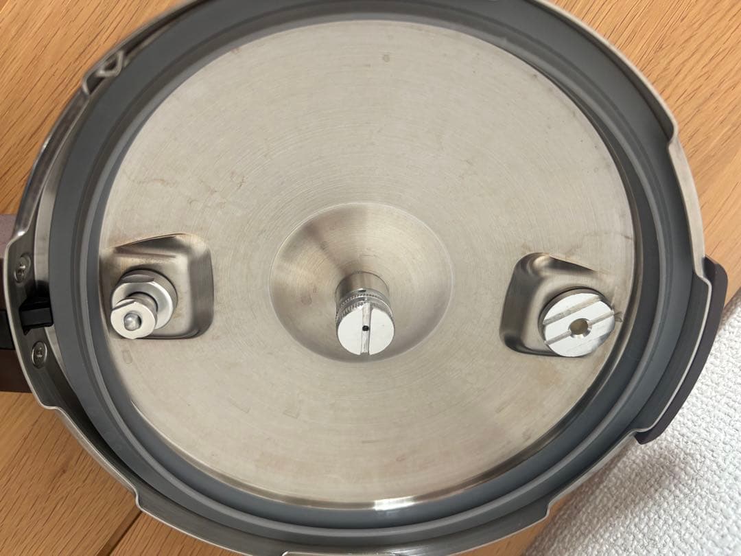 圧力鍋ワンダーシェフ　内面フッ素加工　3リットルespresso slitta