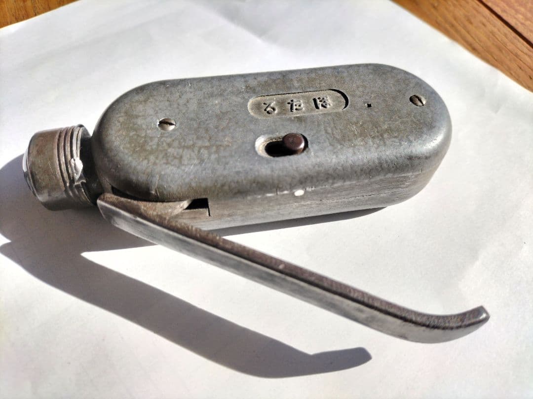 手廻し式ライト　日本軍