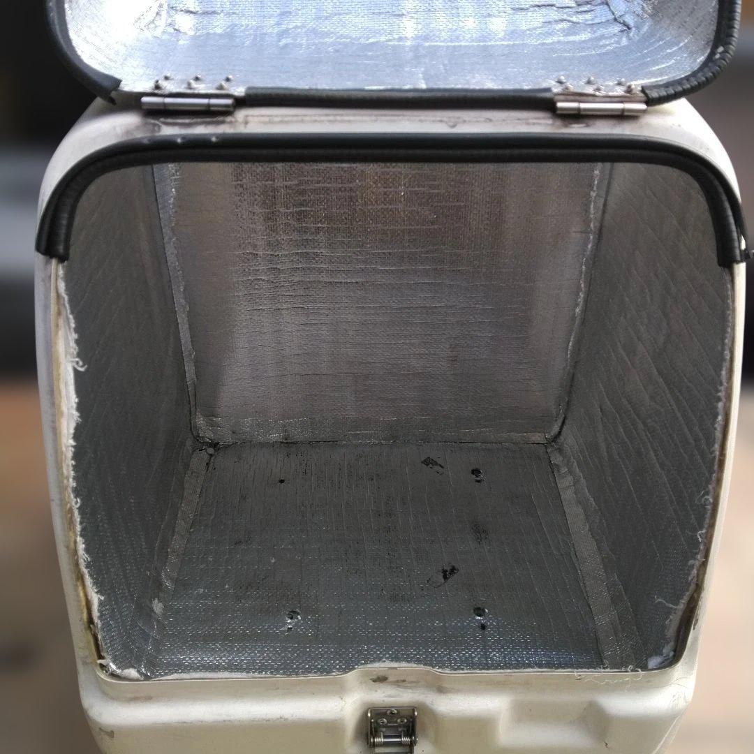 ①メーカー不明デリバリーボックス/補修ベース