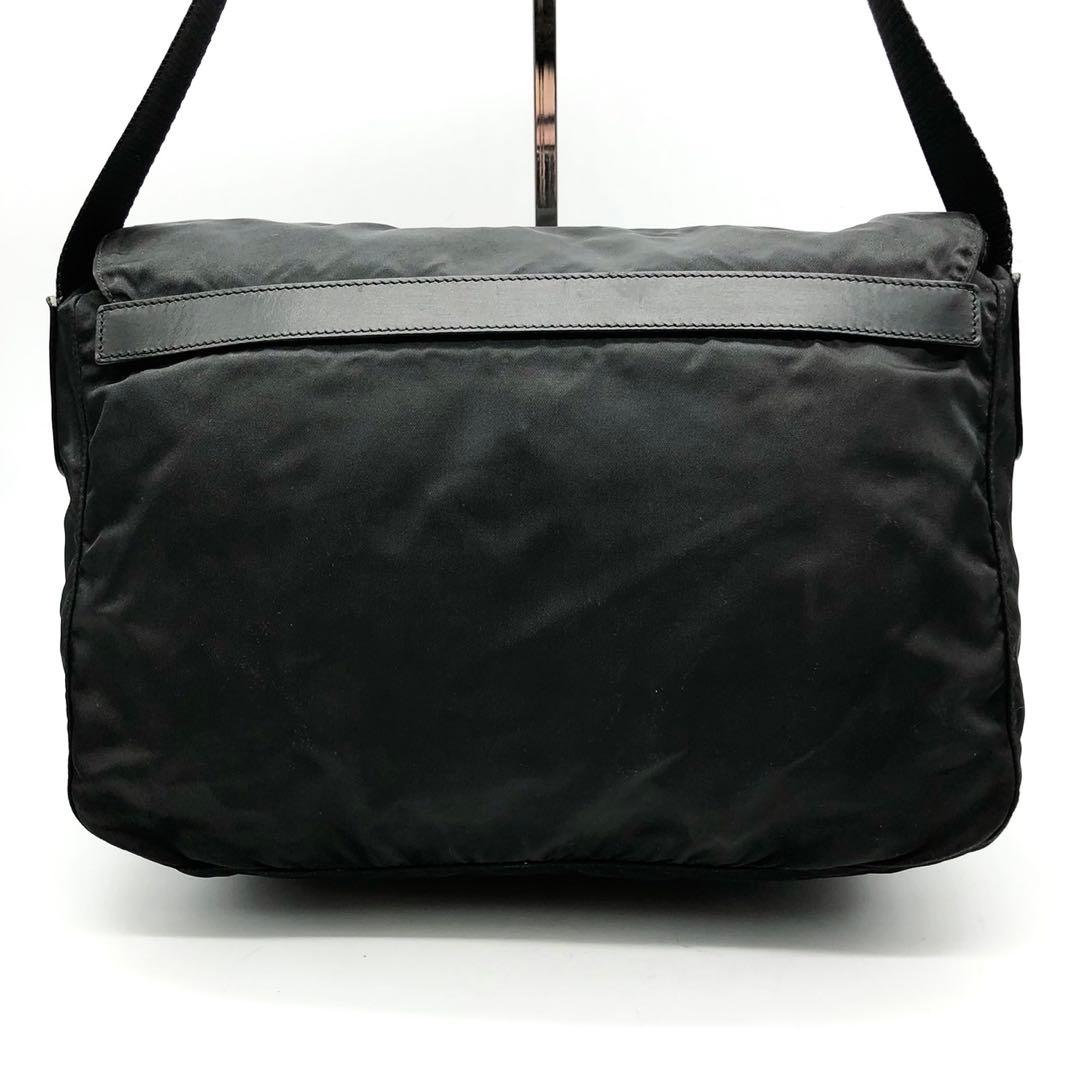 プラダ ショルダーバッグ 三角ロゴ シルバー金具 ベルト ナイロン レザー 黒