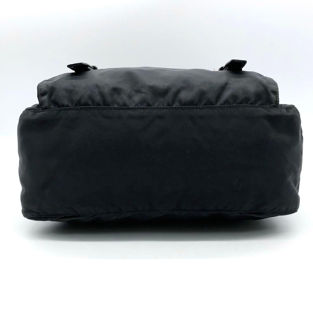 プラダ ショルダーバッグ 三角ロゴ シルバー金具 ベルト ナイロン レザー 黒