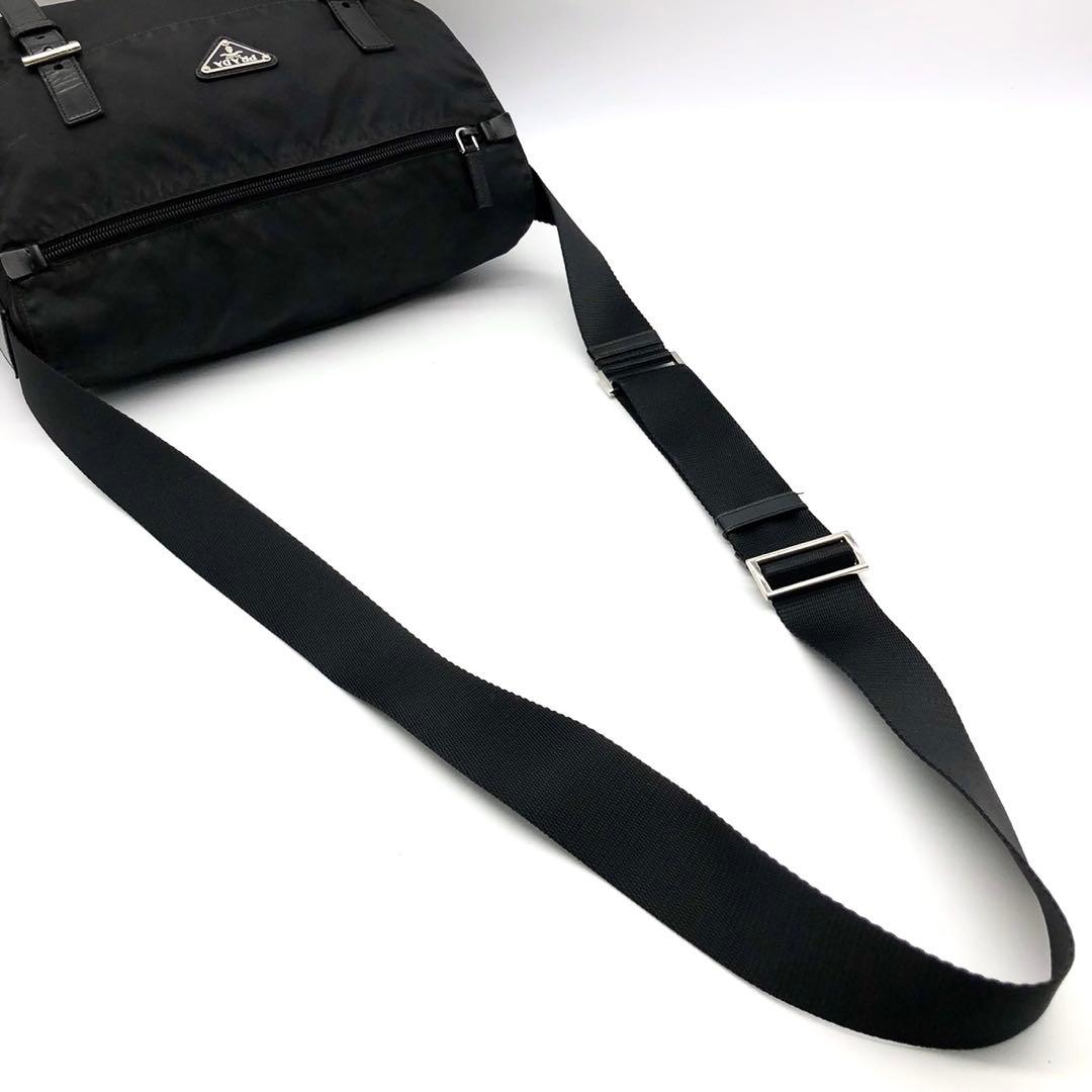 プラダ ショルダーバッグ 三角ロゴ シルバー金具 ベルト ナイロン レザー 黒