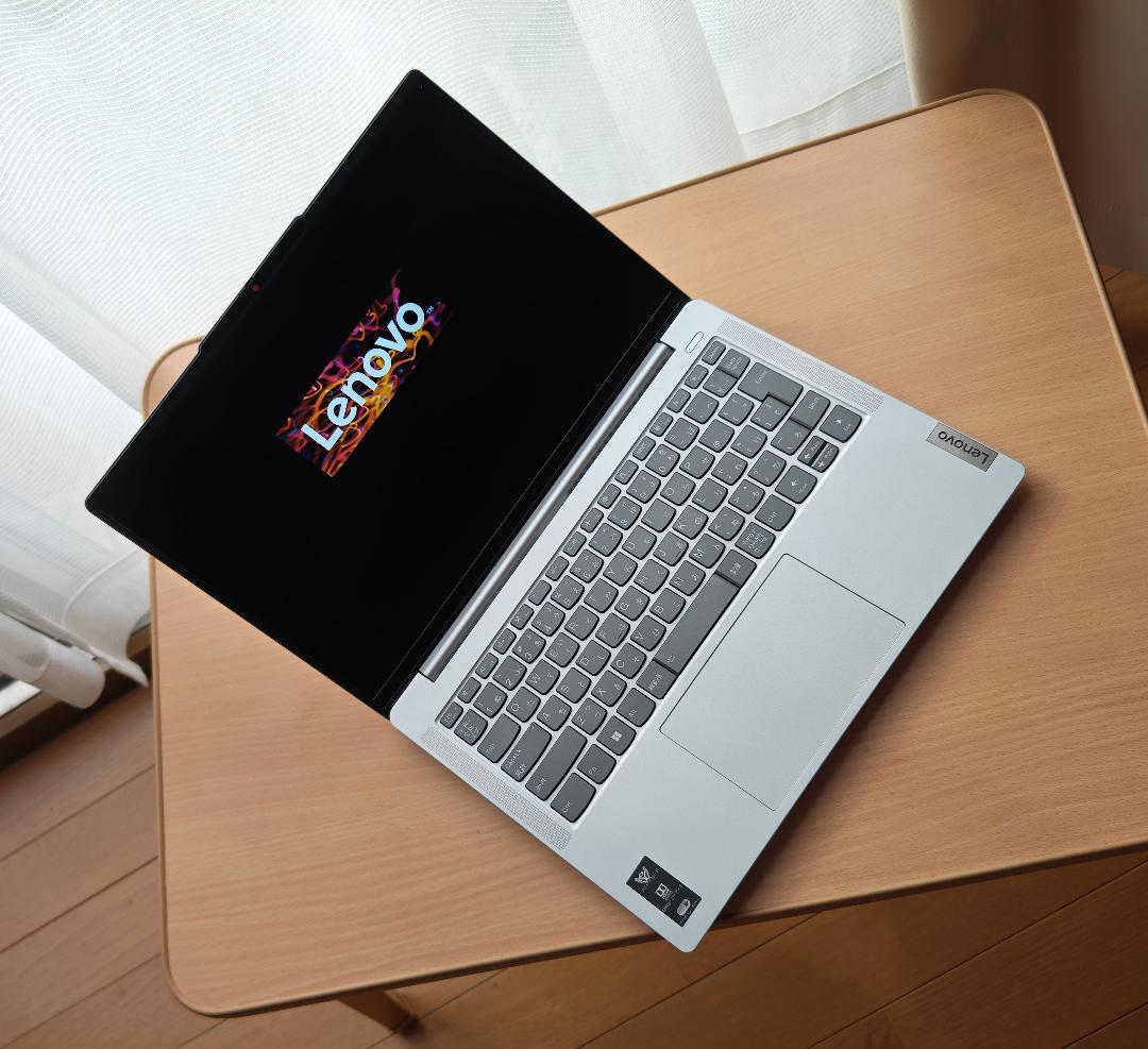 Lenovoスリムな ノートパソコン 2024年製