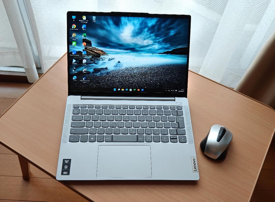 Lenovoスリムな ノートパソコン 2024年製
