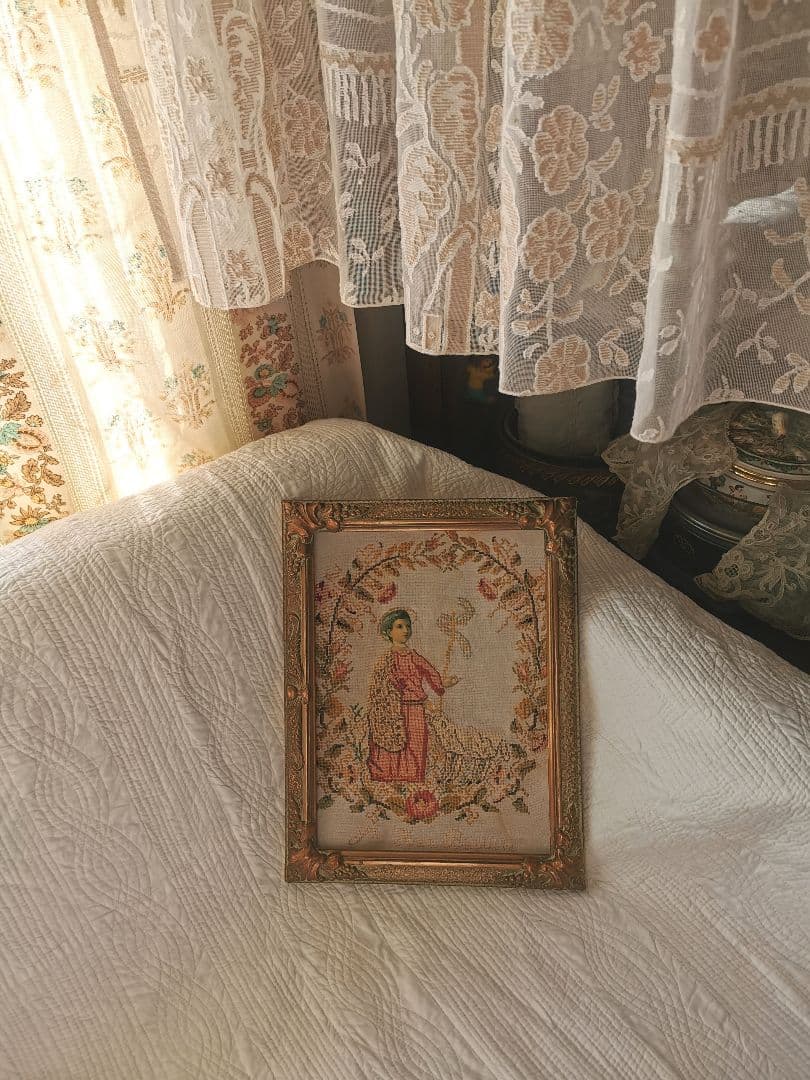 アンティーク バプテスマの聖ヨハネと羊と薔薇 ニードルポイント 手刺繍 額付