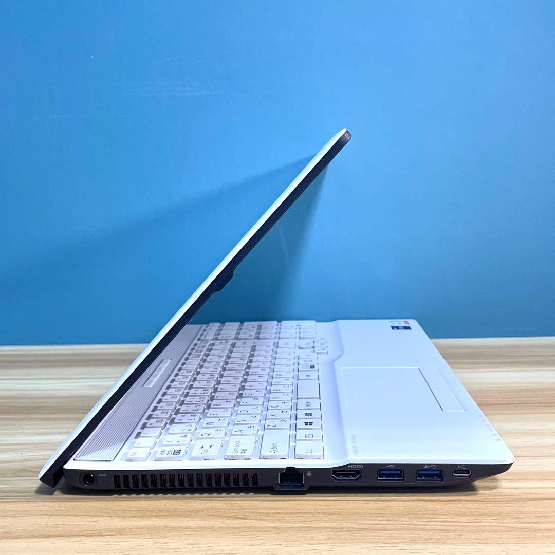 富士通 LIFEBOOK/Corei7-1195G7/16GB/SSD512GB