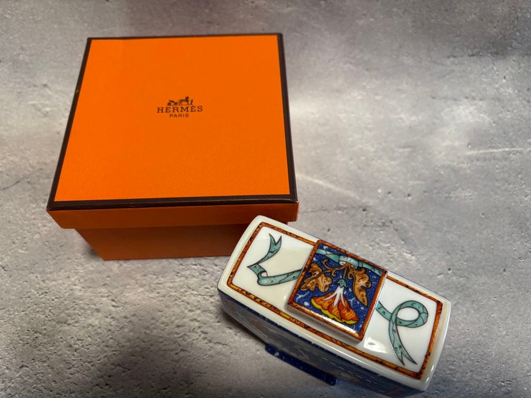 エルメス 陶器製ボックス 青 入手困難 約10cm x 9cm x 5cm