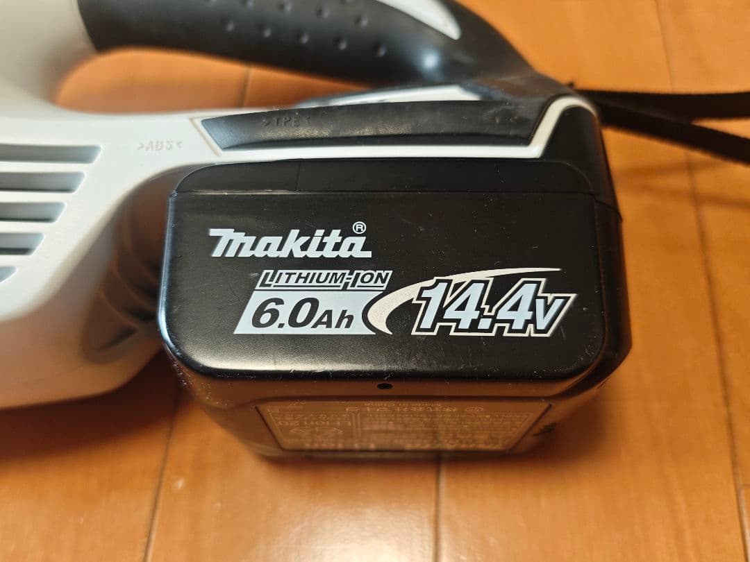 マキタ　makita　CL141FD 充電式クリーナー