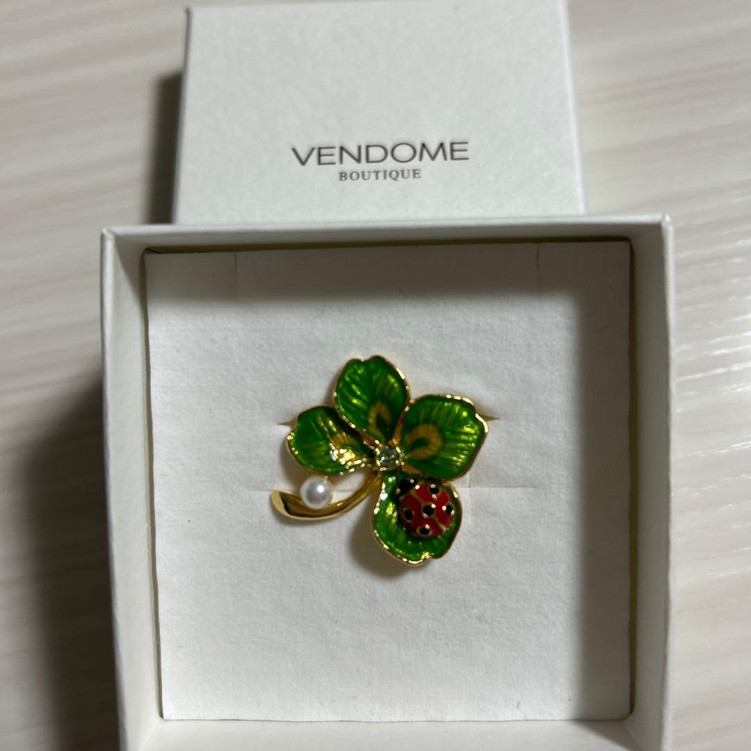 美品　VENDOME boutique クローバー テントウムシ ブローチ