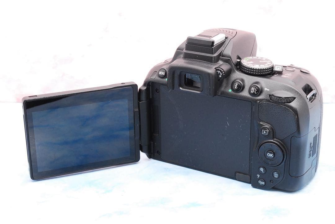 ☆ニコンD5300☆手ぶれ補正Wレンズ☆Wi-Fi搭載☆一眼レフカメラ