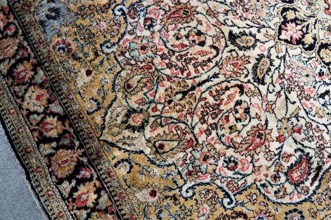 Vintage ペルシャ クム産シルクの手織り絨毯 size:200x132cm