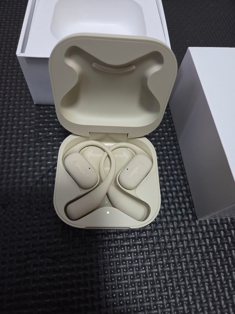 SHOKZ OPENFIT クリーム 骨伝導イヤホン