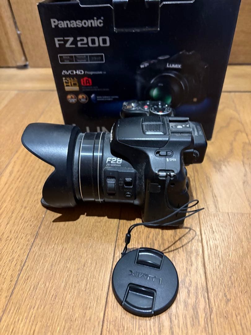 Panasonic FZ200 コンパクトデジタルカメラ