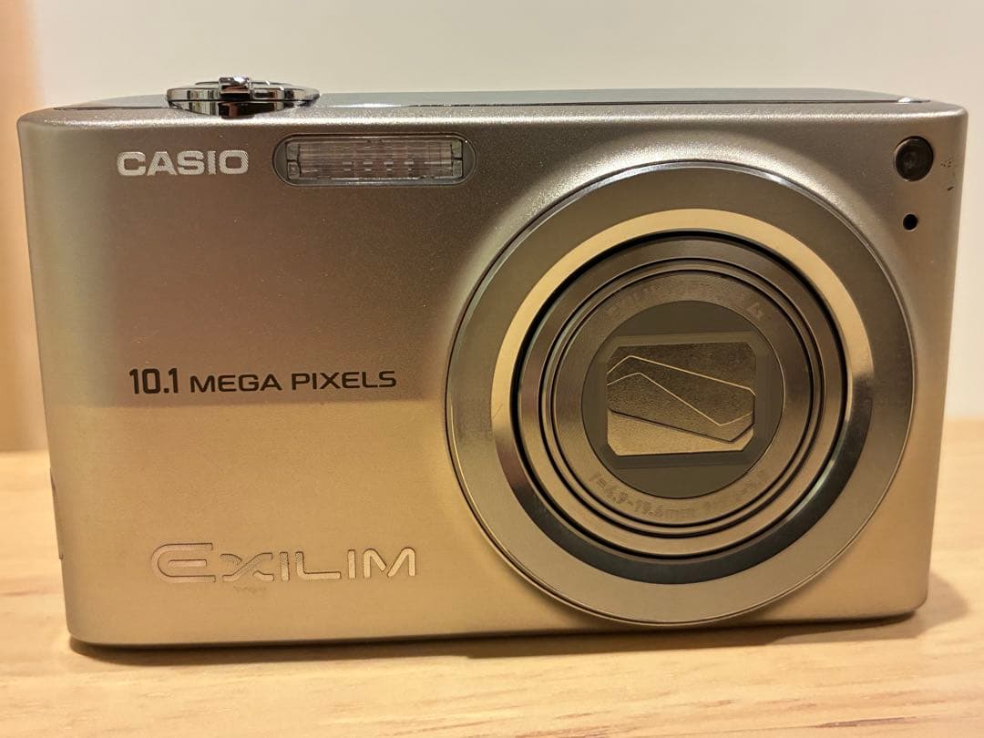 【極美品/訳あり】CASIO EXILIM EX-Z200 シルバー 充電器付き
