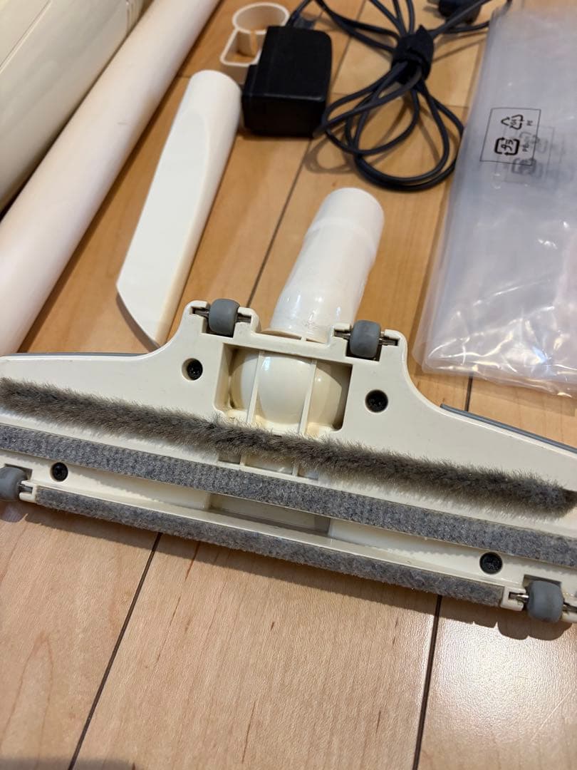 【美品】マキタ　コードレス掃除機　CL105DW ホワイト