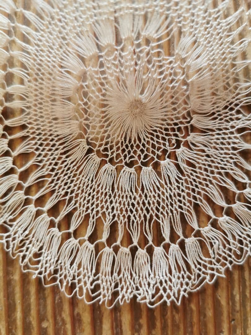 アンティーク 百合 ベルフラワー チューリップ 線状の花アルメニアレースドイリー