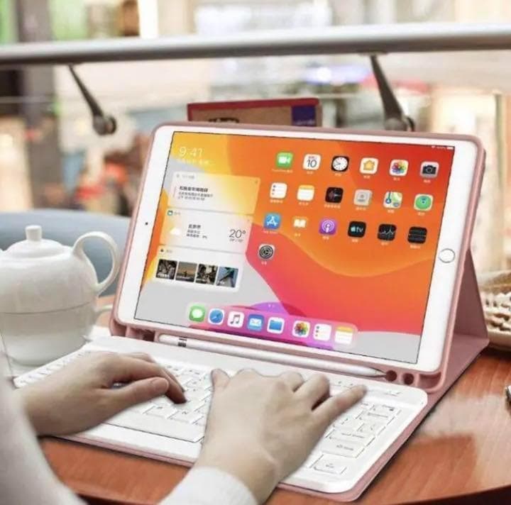 【❤可愛いくてお洒落なイタリアデザイン♪❤多機能】iPadケース＆キーボード