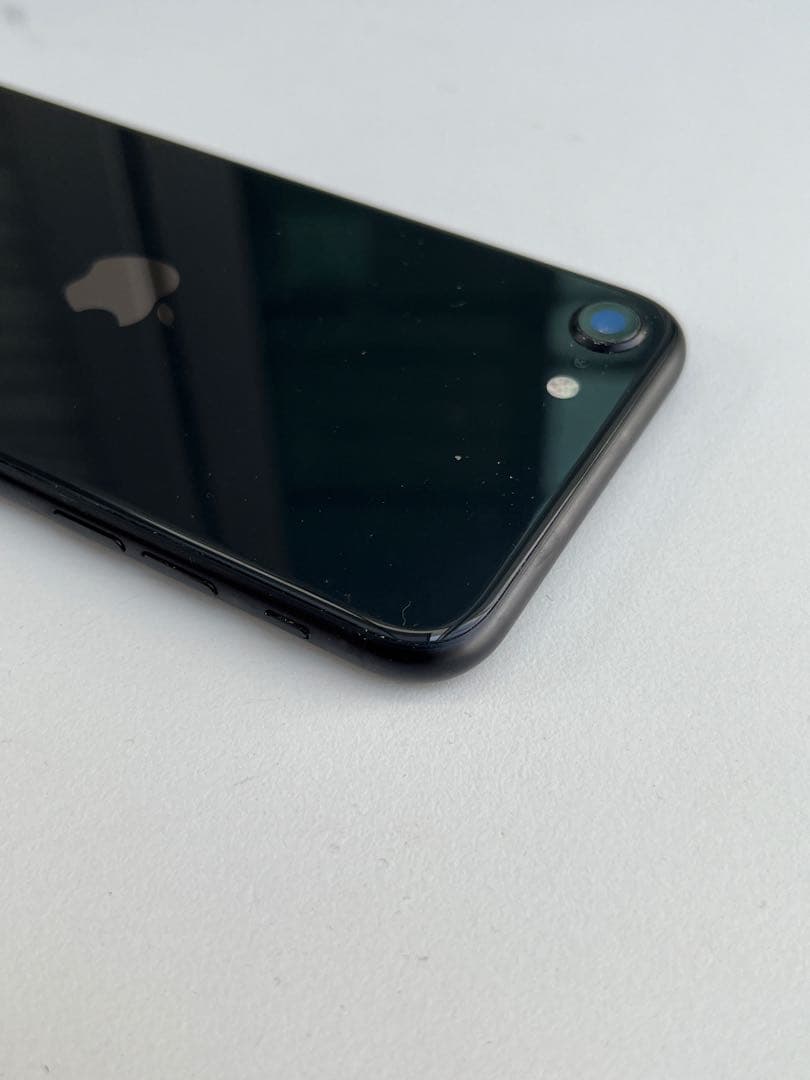 Apple iPhone SE (2世代)ブラック