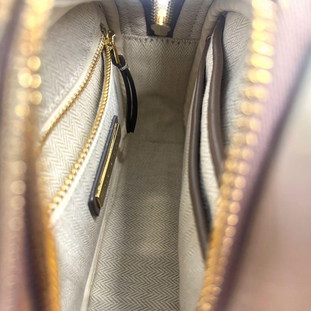 トリーバーチ キラ シェブロン スモール カメラバッグ