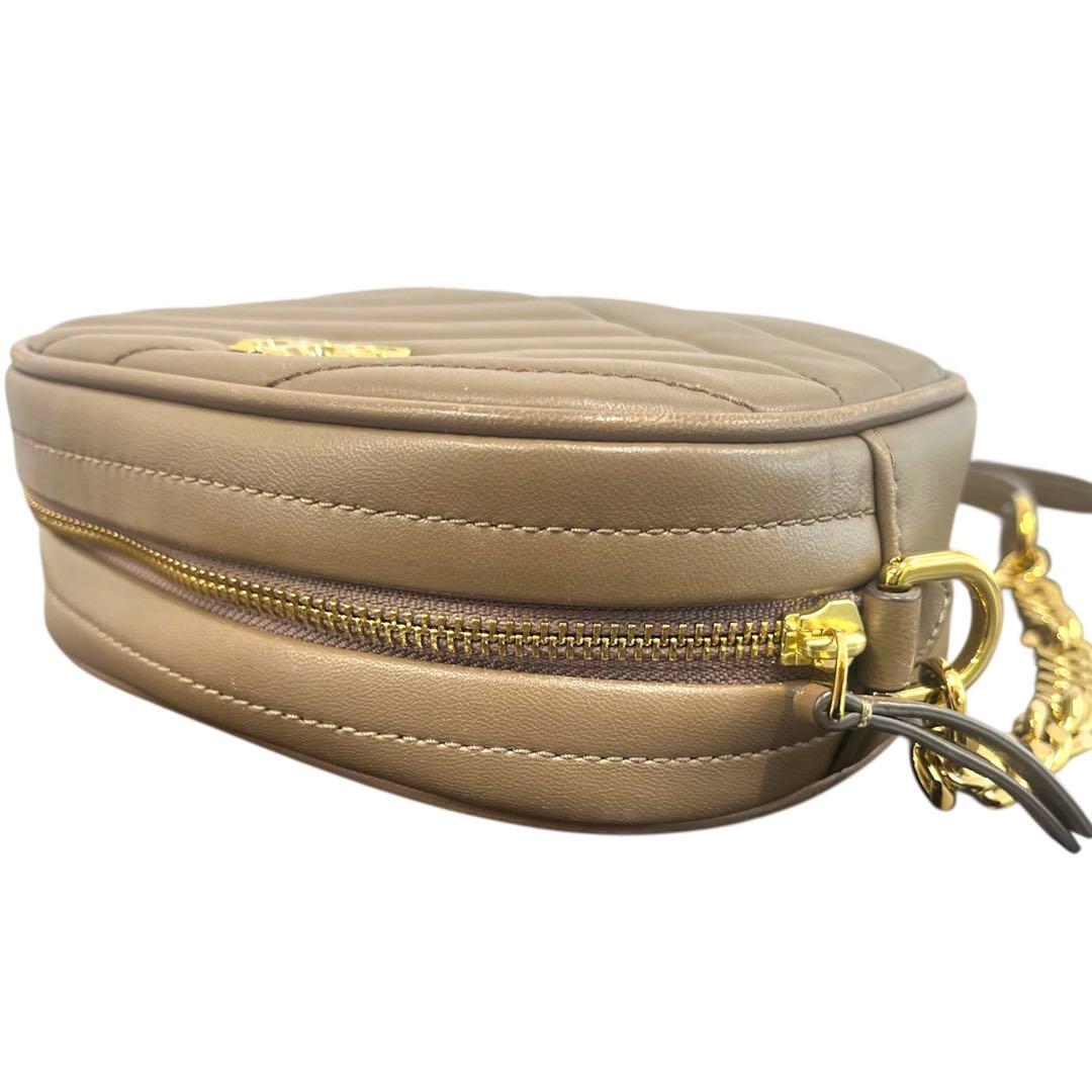 トリーバーチ キラ シェブロン スモール カメラバッグ