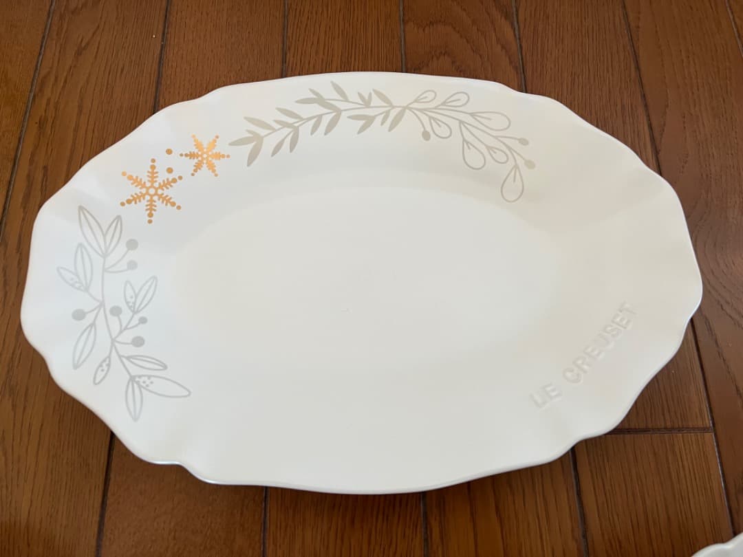 ル・クルーゼのクリスマスセット　ツリープレート　エレガントフリル