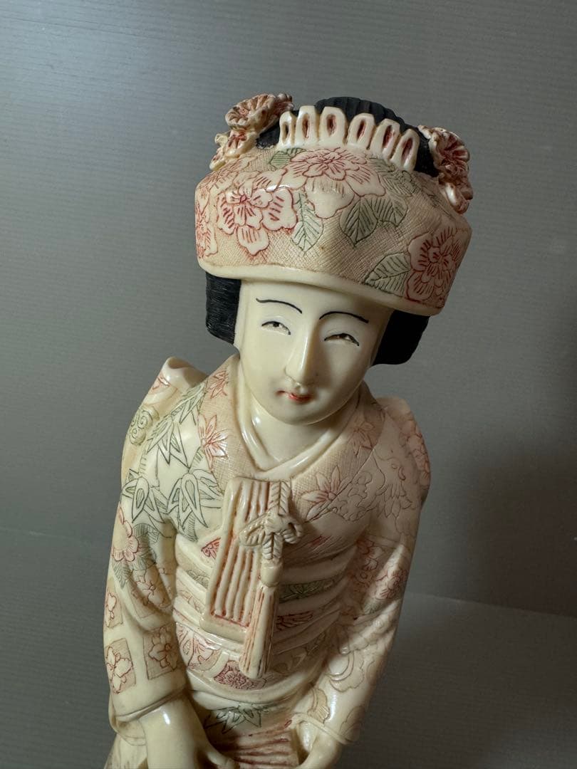 2920 古美術品　細密彫刻女性像　置物　細密細工　骨董