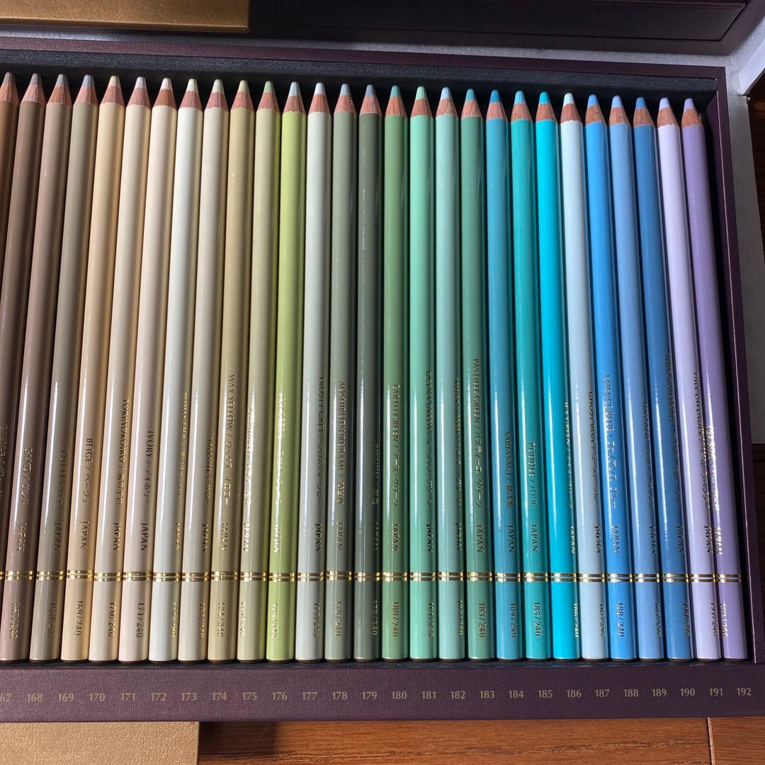 三菱鉛筆ユニカラー240色セットリミテッドエディション限定生産品　50周年記念