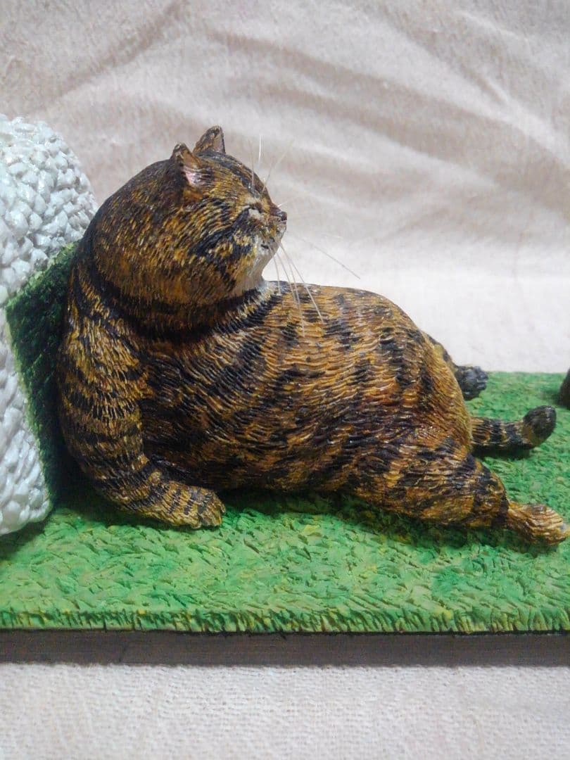 木彫りのデブ猫ボスの置物