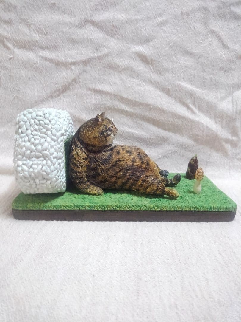 木彫りのデブ猫ボスの置物