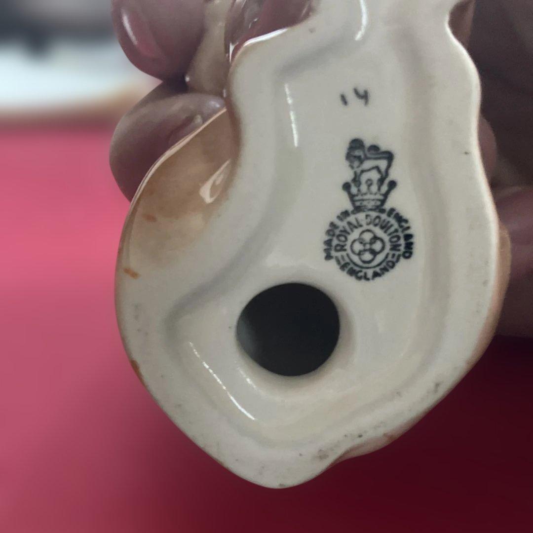 英国ビンテージ ロイヤルドルトンの上品な猫