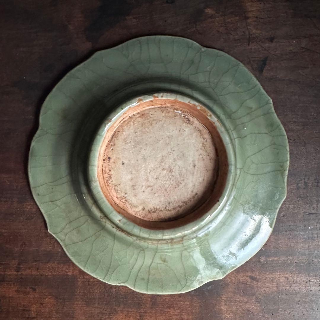 希少 青磁 平鉢 龍泉窯 陰刻 中国古玩 七官青磁 明〜清代初期 共箱