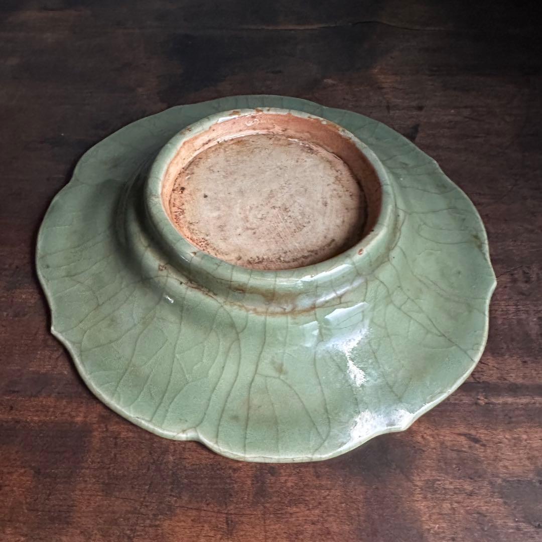 希少 青磁 平鉢 龍泉窯 陰刻 中国古玩 七官青磁 明〜清代初期 共箱