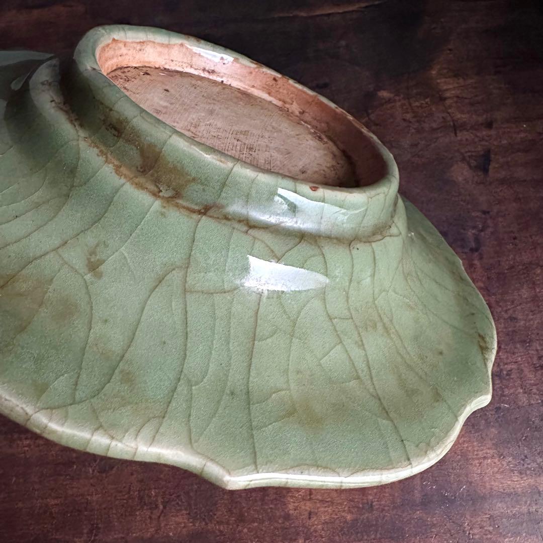 希少 青磁 平鉢 龍泉窯 陰刻 中国古玩 七官青磁 明〜清代初期 共箱