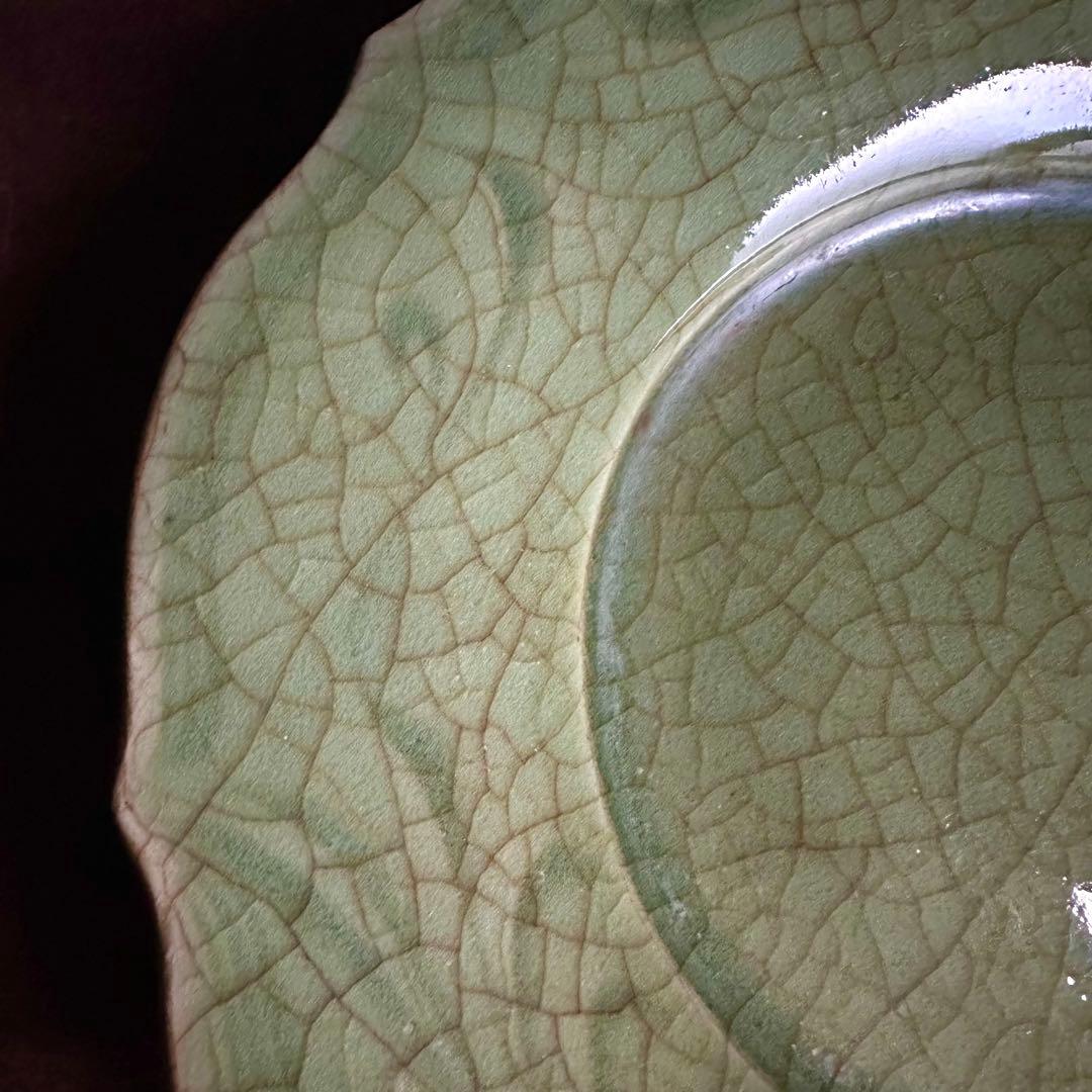 希少 青磁 平鉢 龍泉窯 陰刻 中国古玩 七官青磁 明〜清代初期 共箱