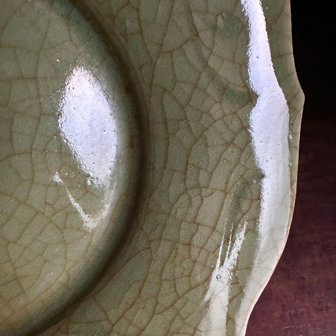 希少 青磁 平鉢 龍泉窯 陰刻 中国古玩 七官青磁 明〜清代初期 共箱