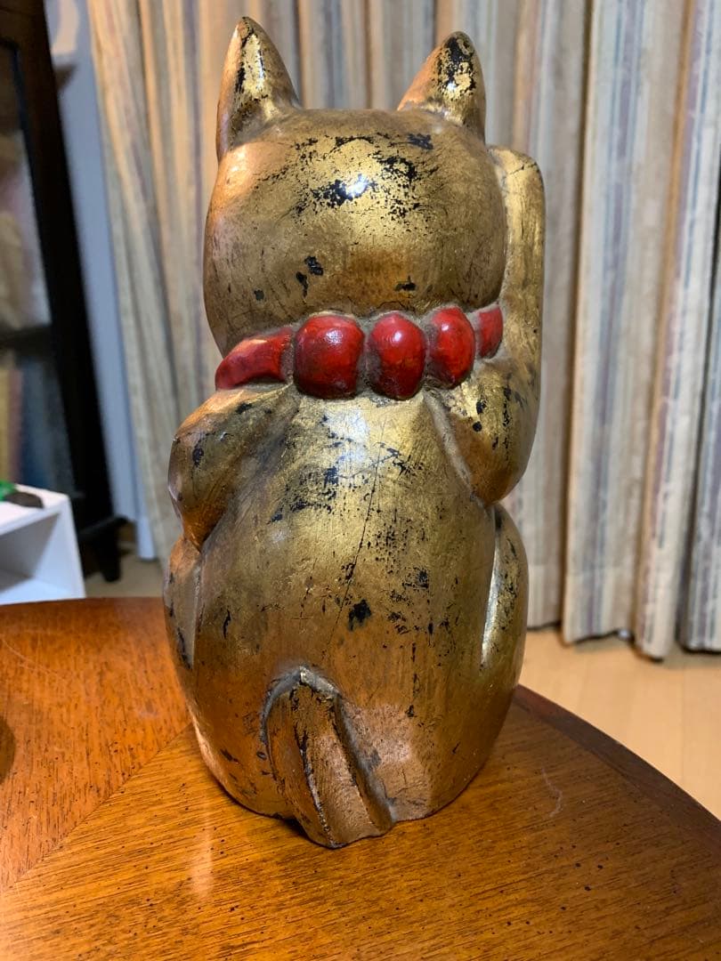 金色の招き猫 木製彫刻 約25cm