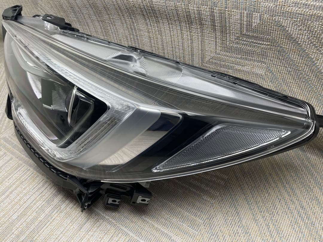 スバル レガシィBN9 BS9後期 左ライト KOITO 100-60388