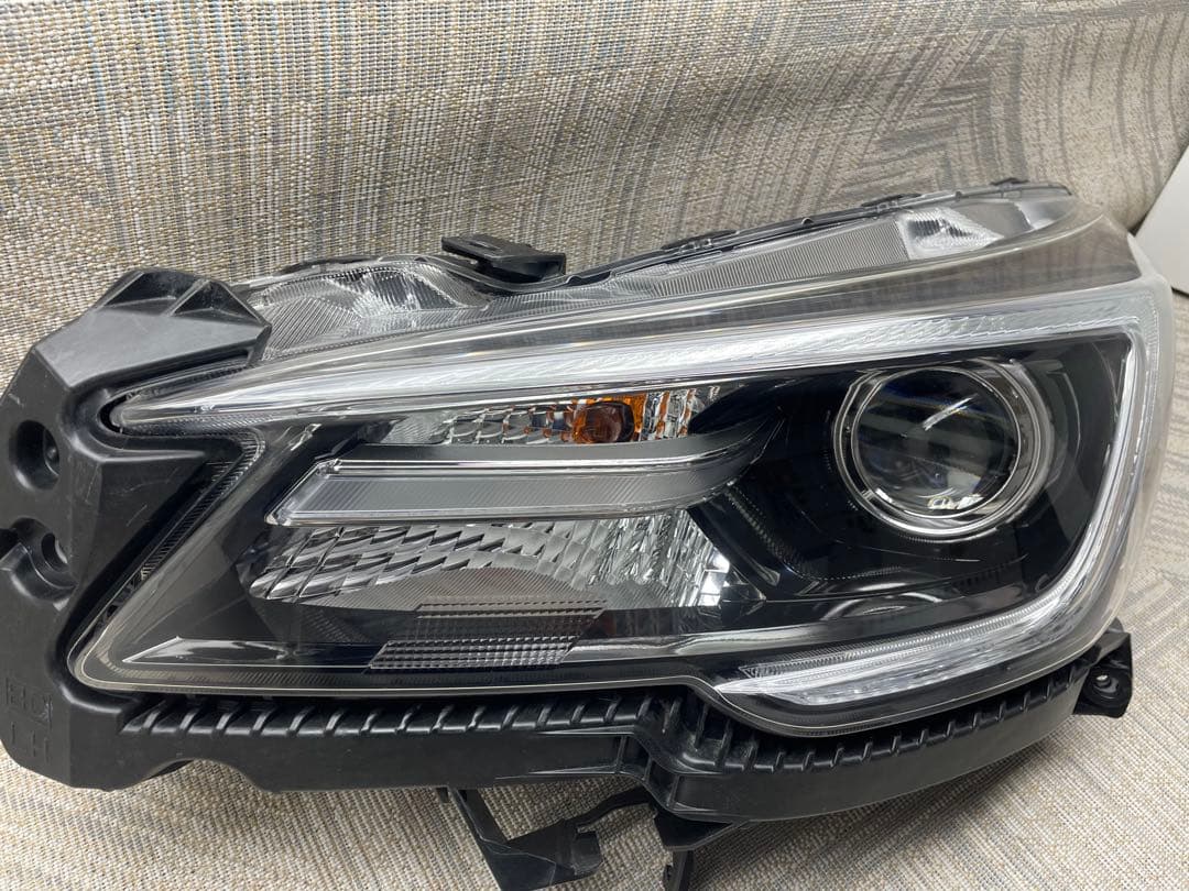 スバル レガシィBN9 BS9後期 左ライト KOITO 100-60388