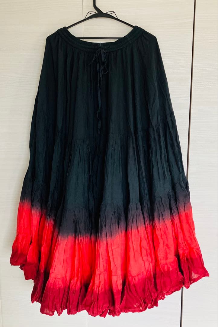 赤と黒のグラデーション　ジプシースカート