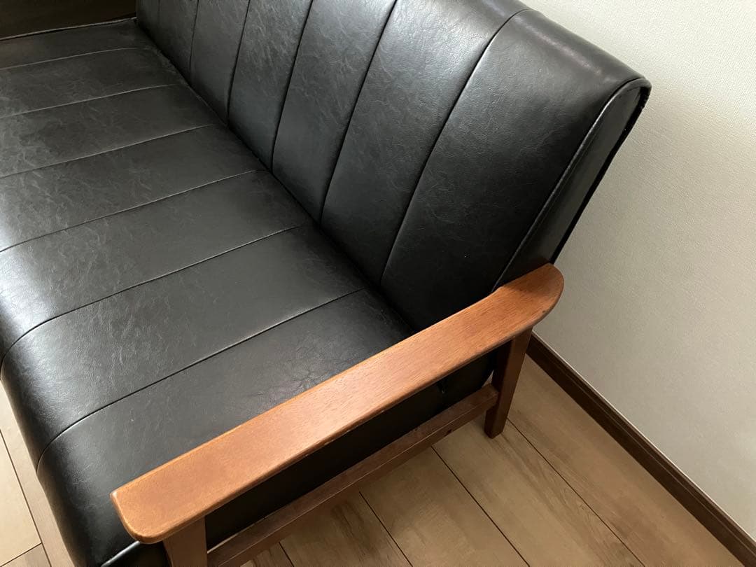 ブラックレザー2人掛けソファ