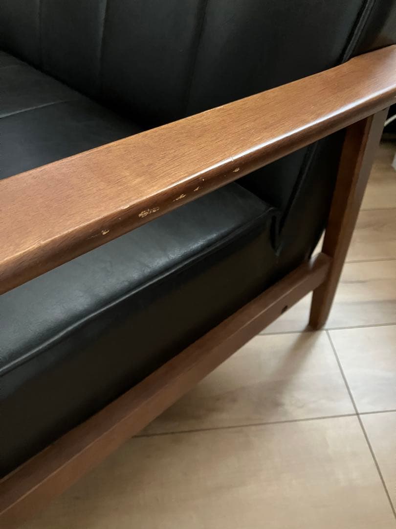 ブラックレザー2人掛けソファ