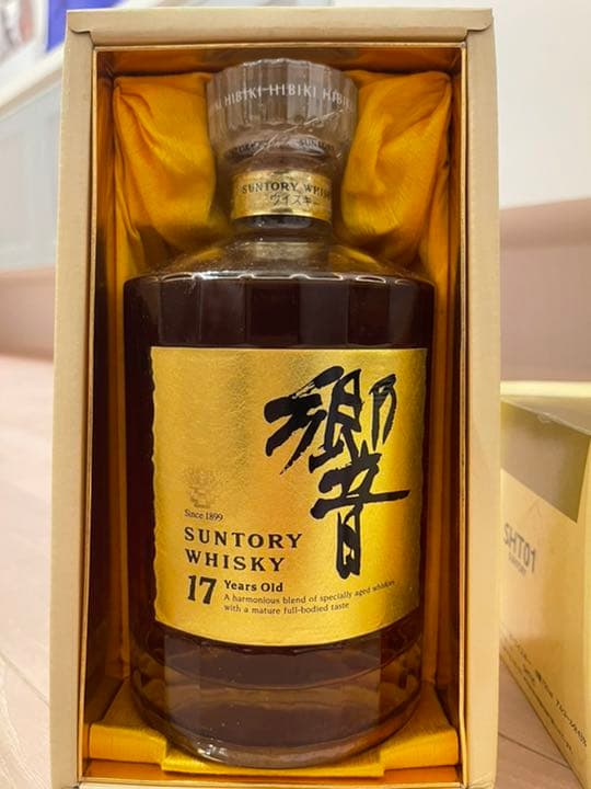 サントリーウイスキー響　17年　ゴールドラベル　SHT01