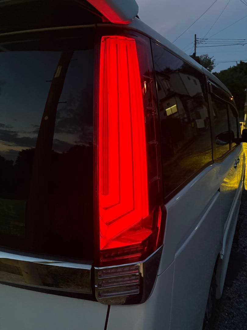 ヒロくん様、専用　ヴァレンティテールランプ・ノア、ヴォクシー80 系