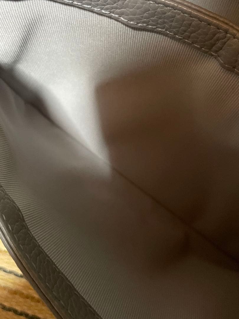 フルラ ショルダーバッグ ダフネ レザー アーチロゴ