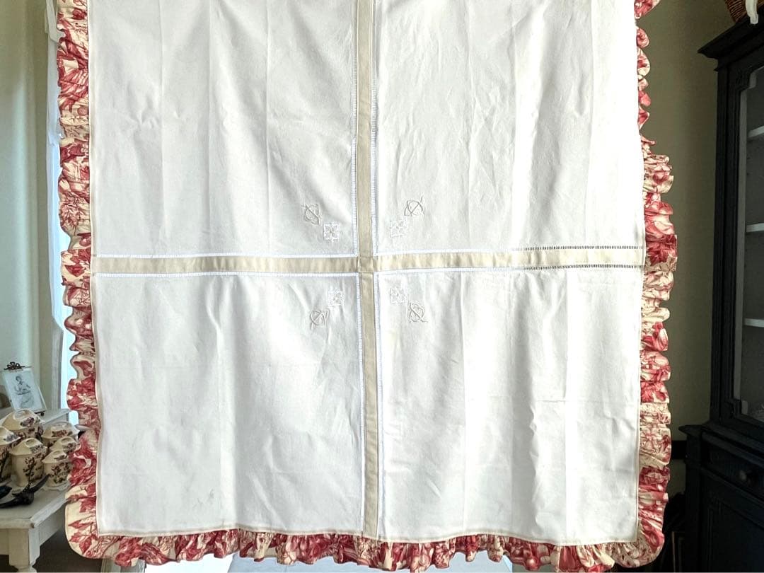 【美品】フランスアンティーク 手刺繍モノグラム テーブルクロス 赤のフリル付