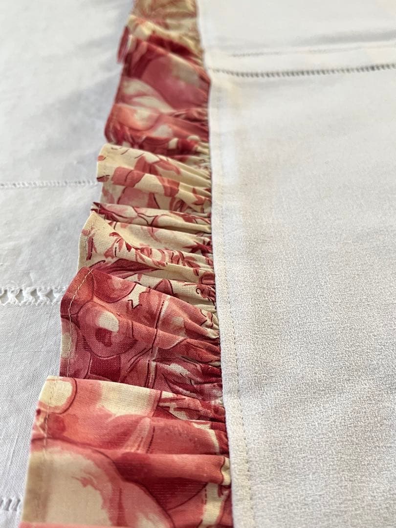 【美品】フランスアンティーク 手刺繍モノグラム テーブルクロス 赤のフリル付