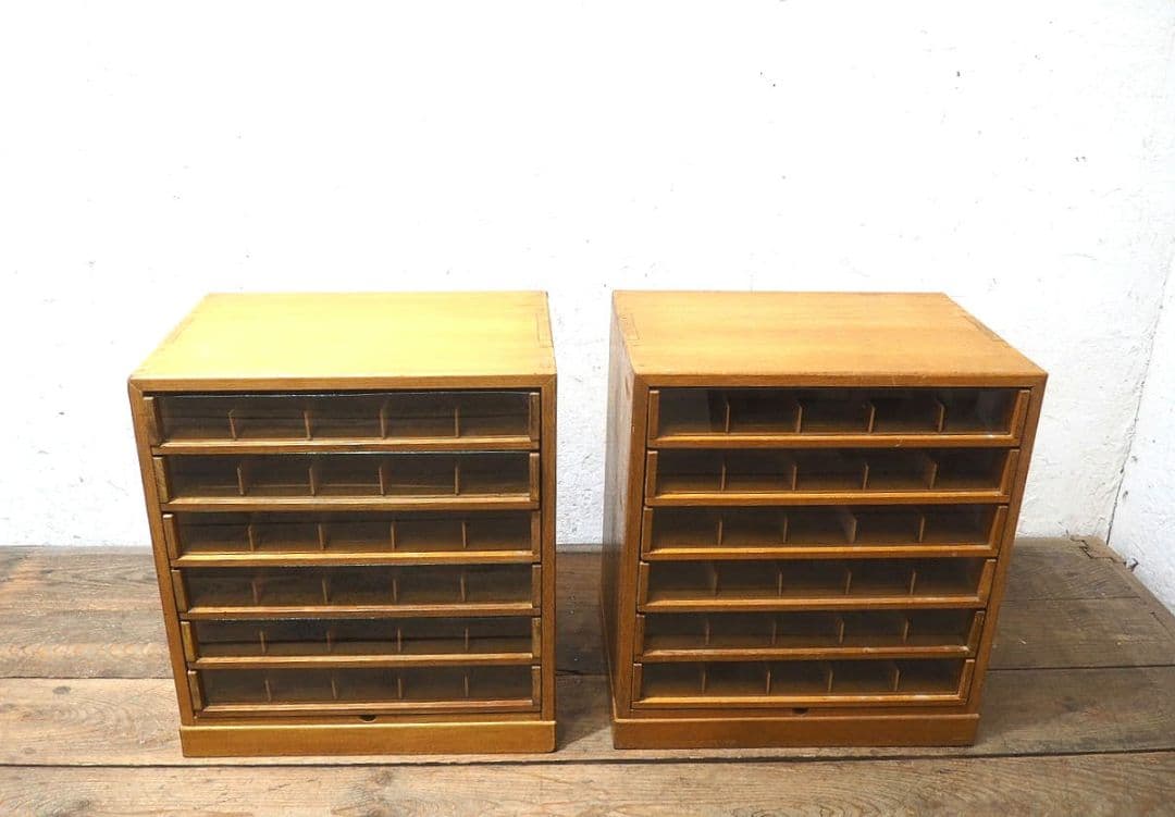 1409 ①レトロなミシン糸のガラスケース　飾り棚　小物入　古家具　ビンテージ