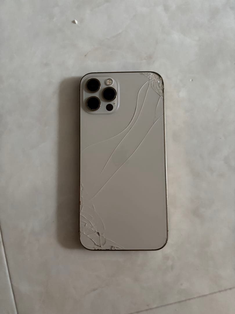 iPhone 12 Pro シルバー 本体 ひび割れあり