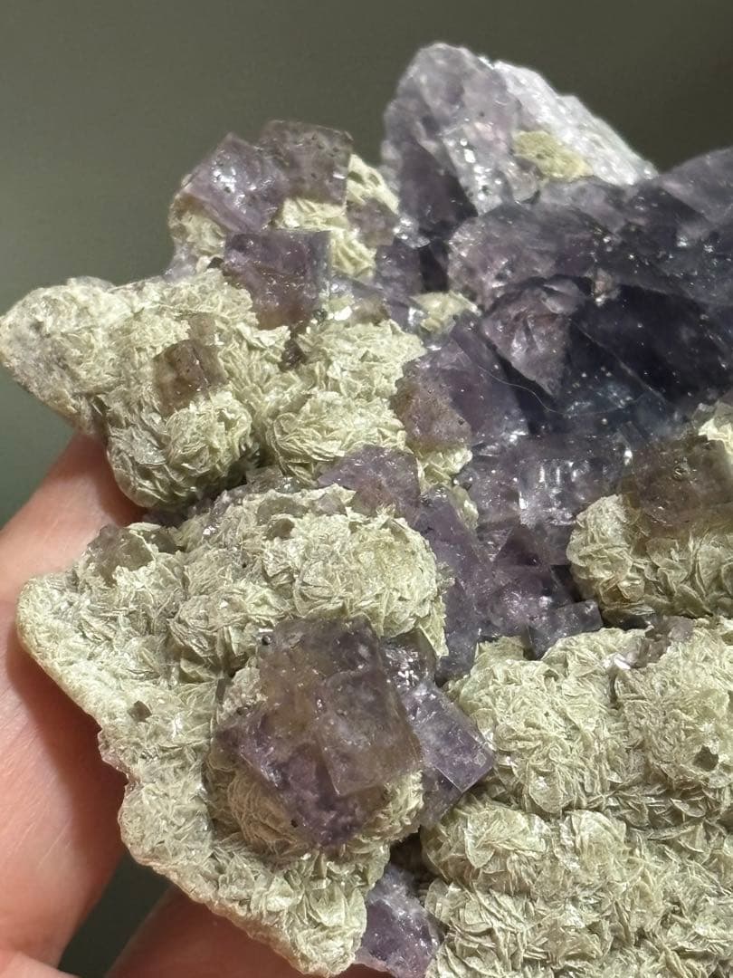 レア　ナイジェリア産フローライト、デザートローズ共生　強蛍光　240g 天然石