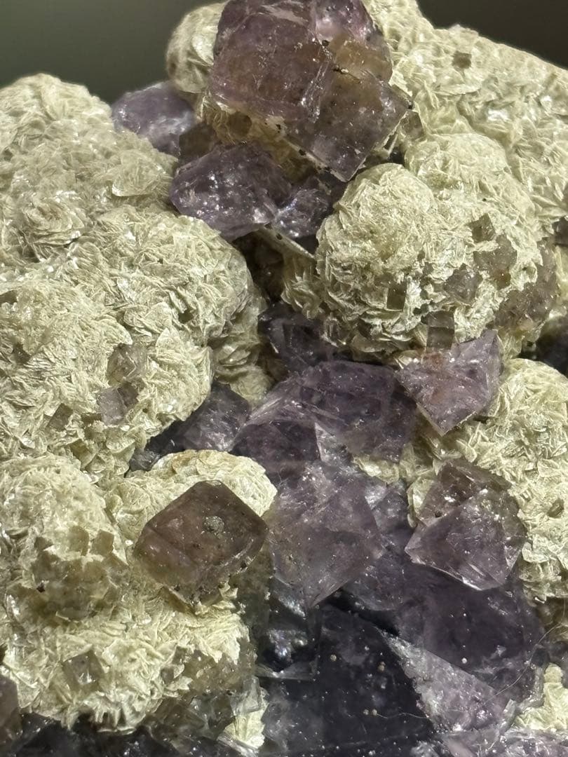 レア　ナイジェリア産フローライト、デザートローズ共生　強蛍光　240g 天然石